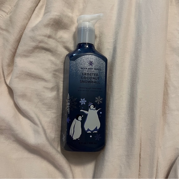 Bath & Body Works Other - NWT Frosted Snowball Soap